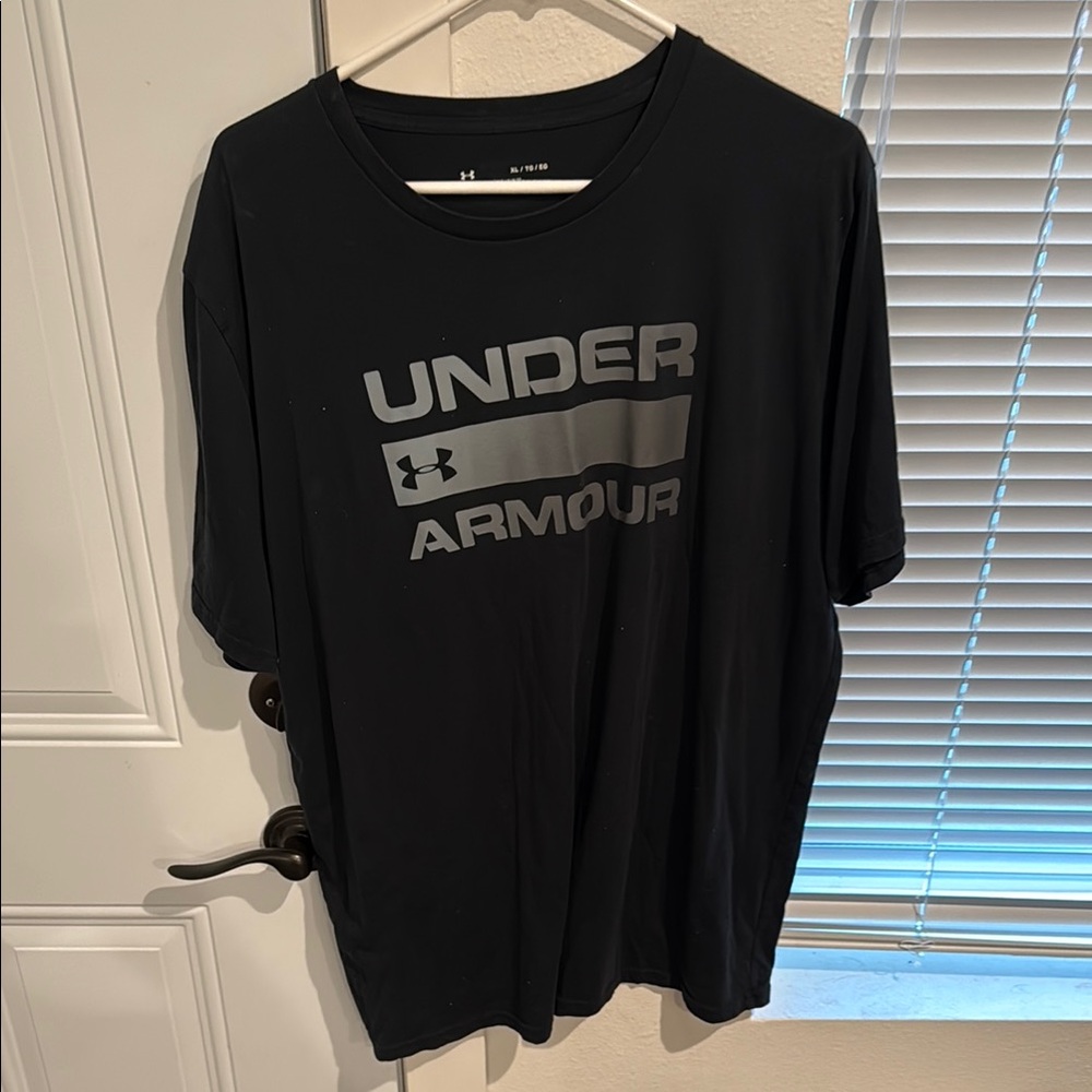 Under Armour Men's Black T-Shirt
